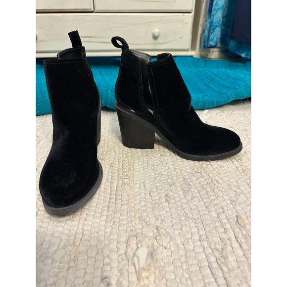 STEVE MADDEN BLACK VELVET STACKED HEEL ANKLE BOOTS 8 - Picture 1 of 7